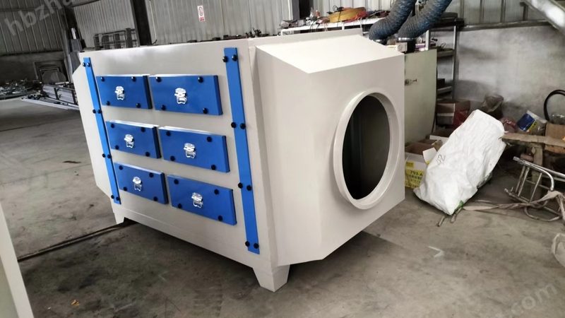 化工车间如何高效去除VOCs？活性炭吸附箱的选型关键
